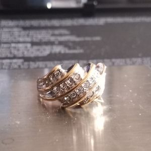 Ladies gold tone diamond ring